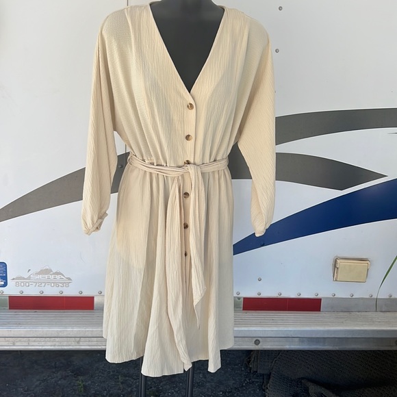 Calvin Kline NWOT Flowy Long sleeve button up Midi dress has pockets V-neck sz 8 - Picture 2 of 7